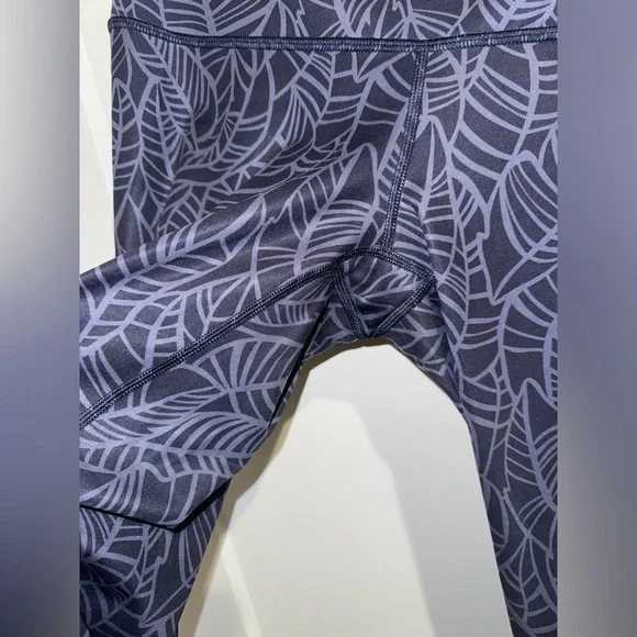 LULULEMON Wunder Under Crop *Full-On Luxtreme Pretty Palm Cadet Greyvy size 8